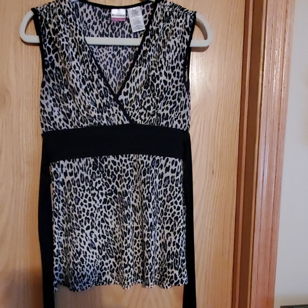 Super cute top that ties in the back